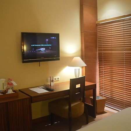 Hotel Mutiara Malioboro Γιογκιακάρτα Εξωτερικό φωτογραφία