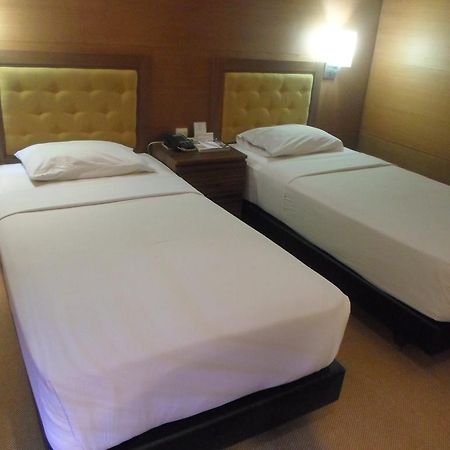 Hotel Mutiara Malioboro Γιογκιακάρτα Εξωτερικό φωτογραφία