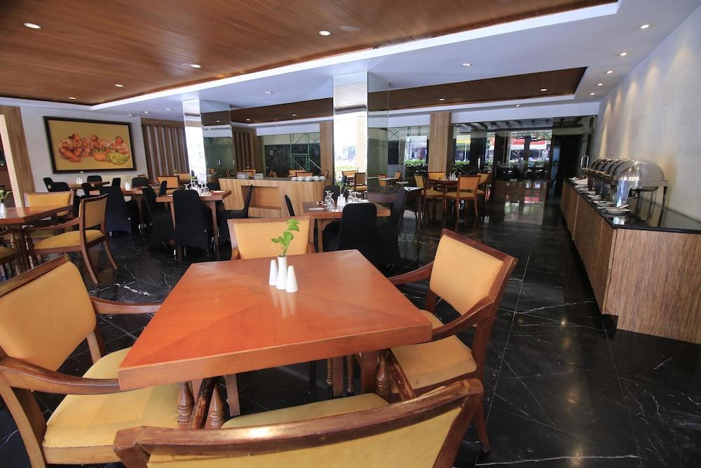 Hotel Mutiara Malioboro Γιογκιακάρτα Εξωτερικό φωτογραφία