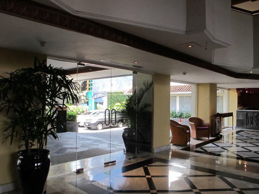 Hotel Mutiara Malioboro Γιογκιακάρτα Εξωτερικό φωτογραφία