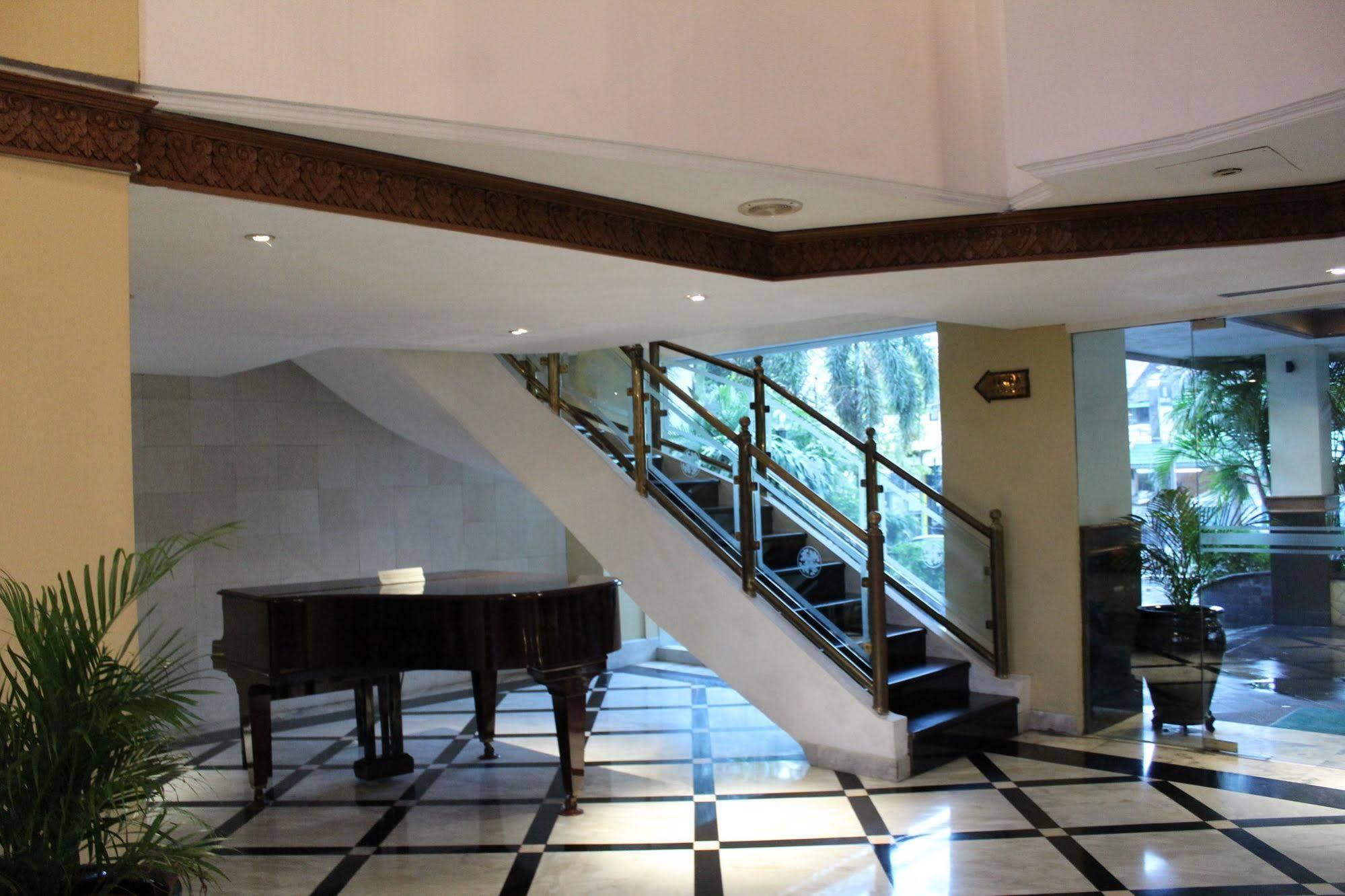 Hotel Mutiara Malioboro Γιογκιακάρτα Εξωτερικό φωτογραφία