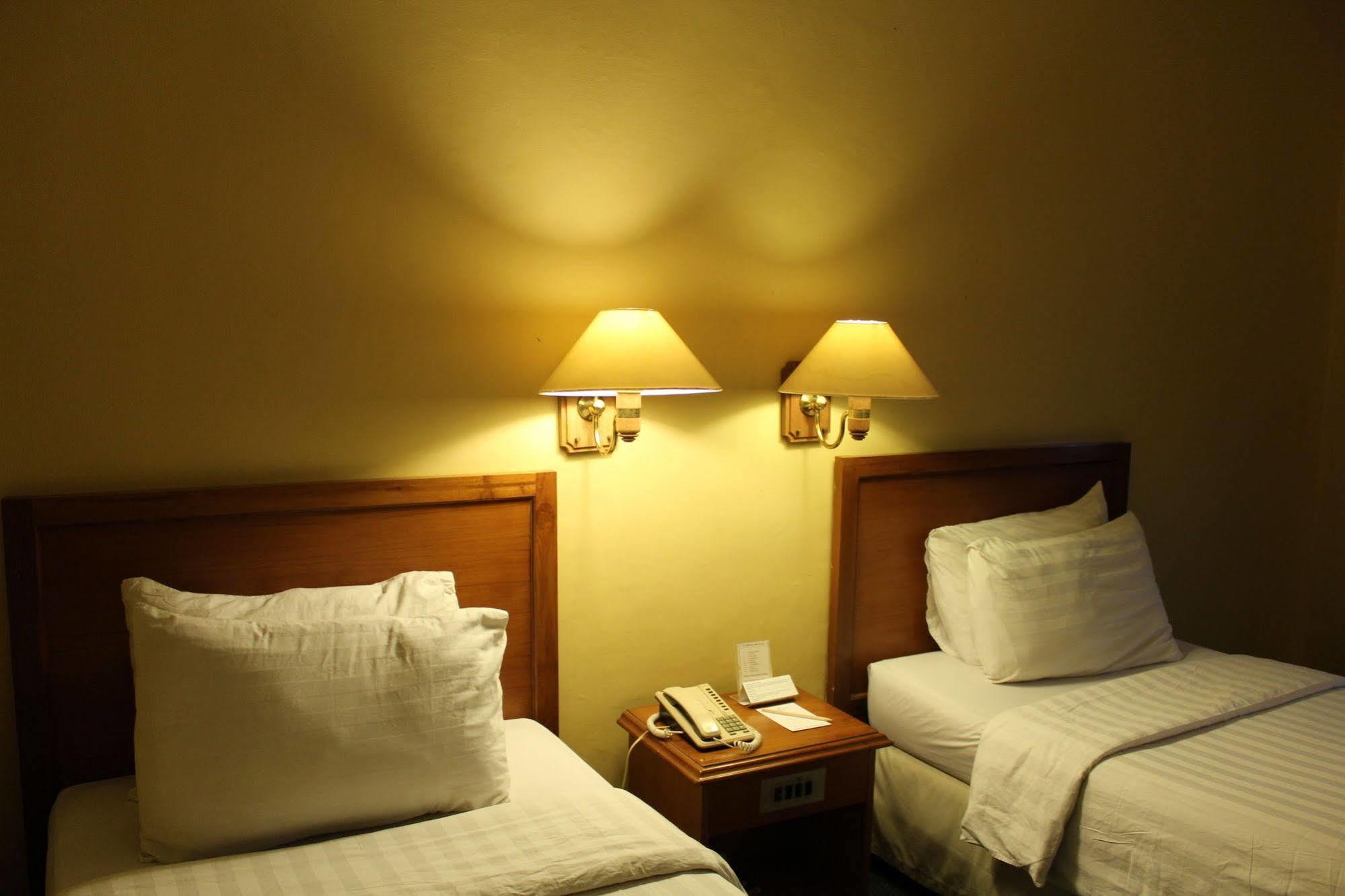 Hotel Mutiara Malioboro Γιογκιακάρτα Εξωτερικό φωτογραφία