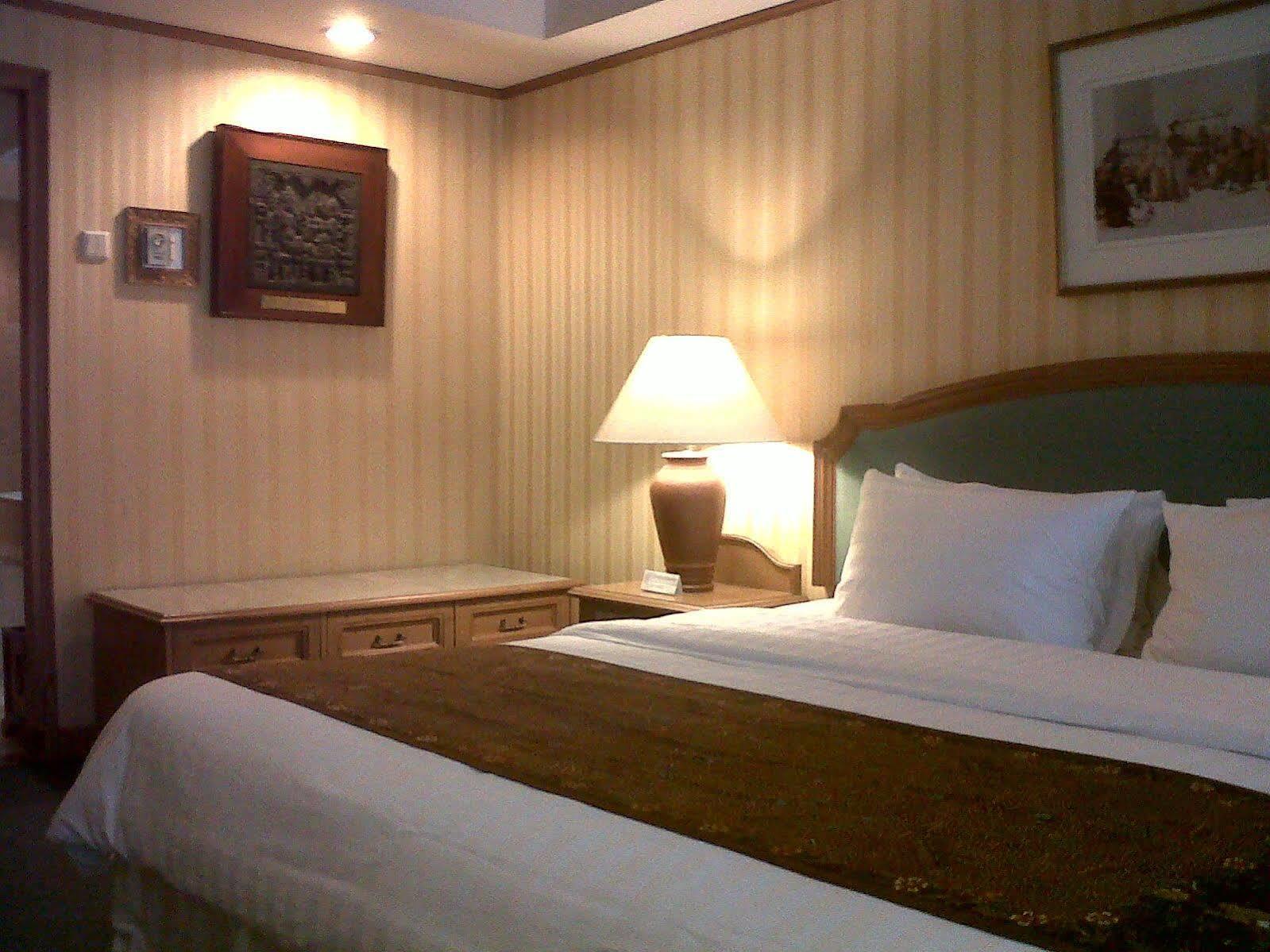 Hotel Mutiara Malioboro Γιογκιακάρτα Εξωτερικό φωτογραφία