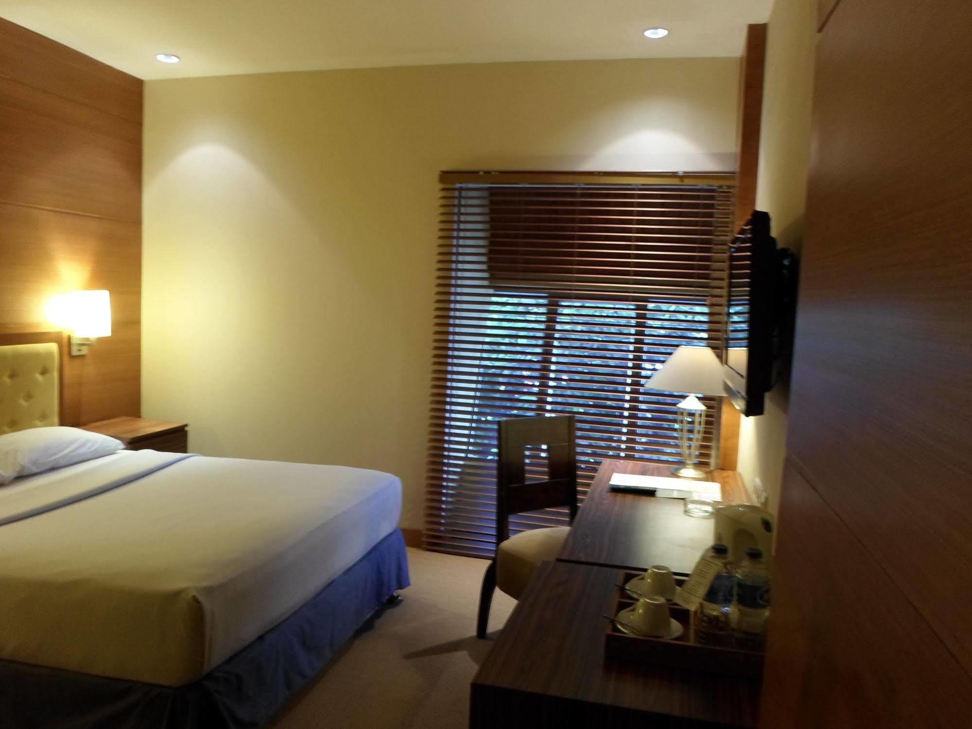 Hotel Mutiara Malioboro Γιογκιακάρτα Εξωτερικό φωτογραφία