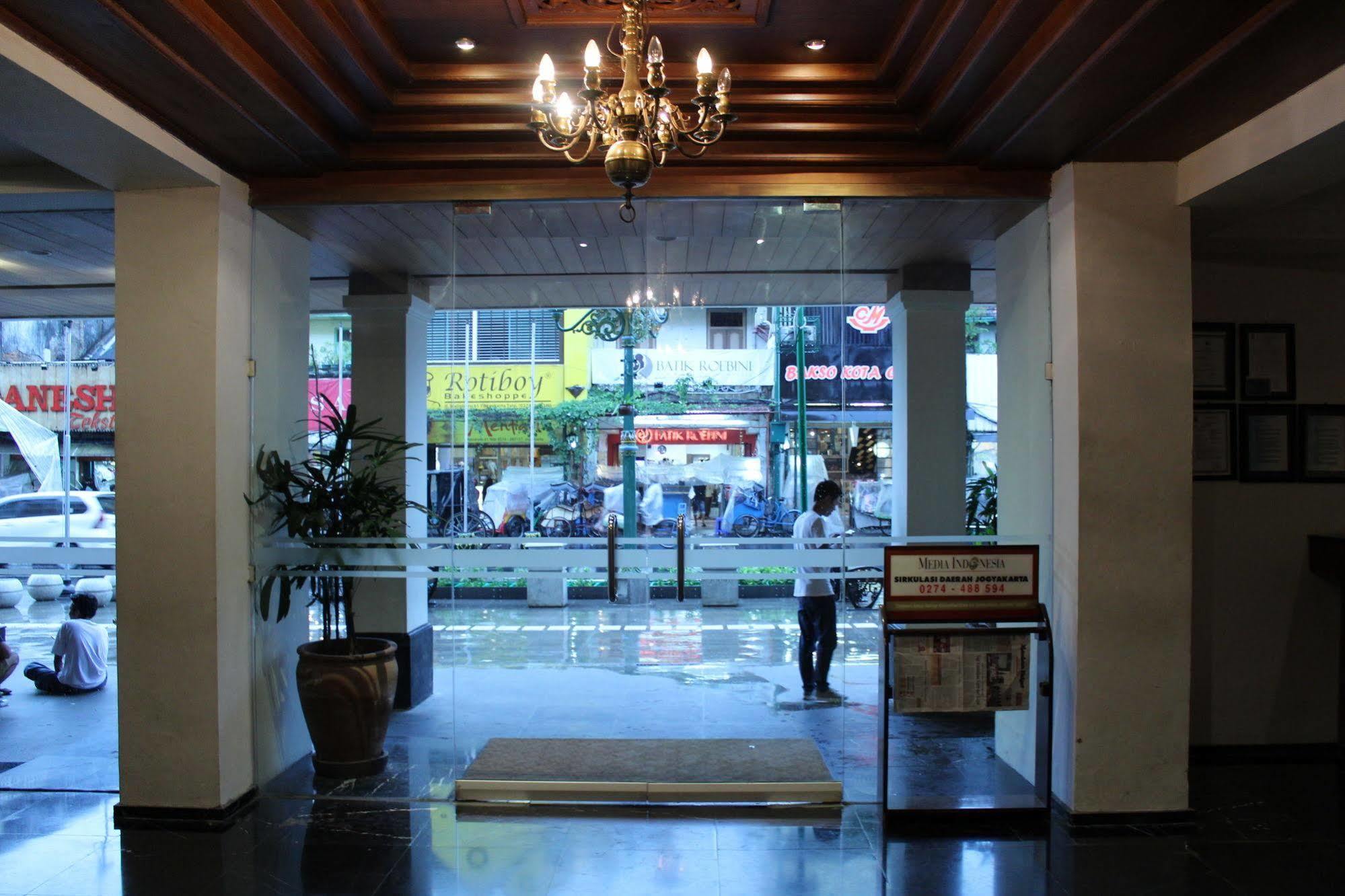 Hotel Mutiara Malioboro Γιογκιακάρτα Εξωτερικό φωτογραφία