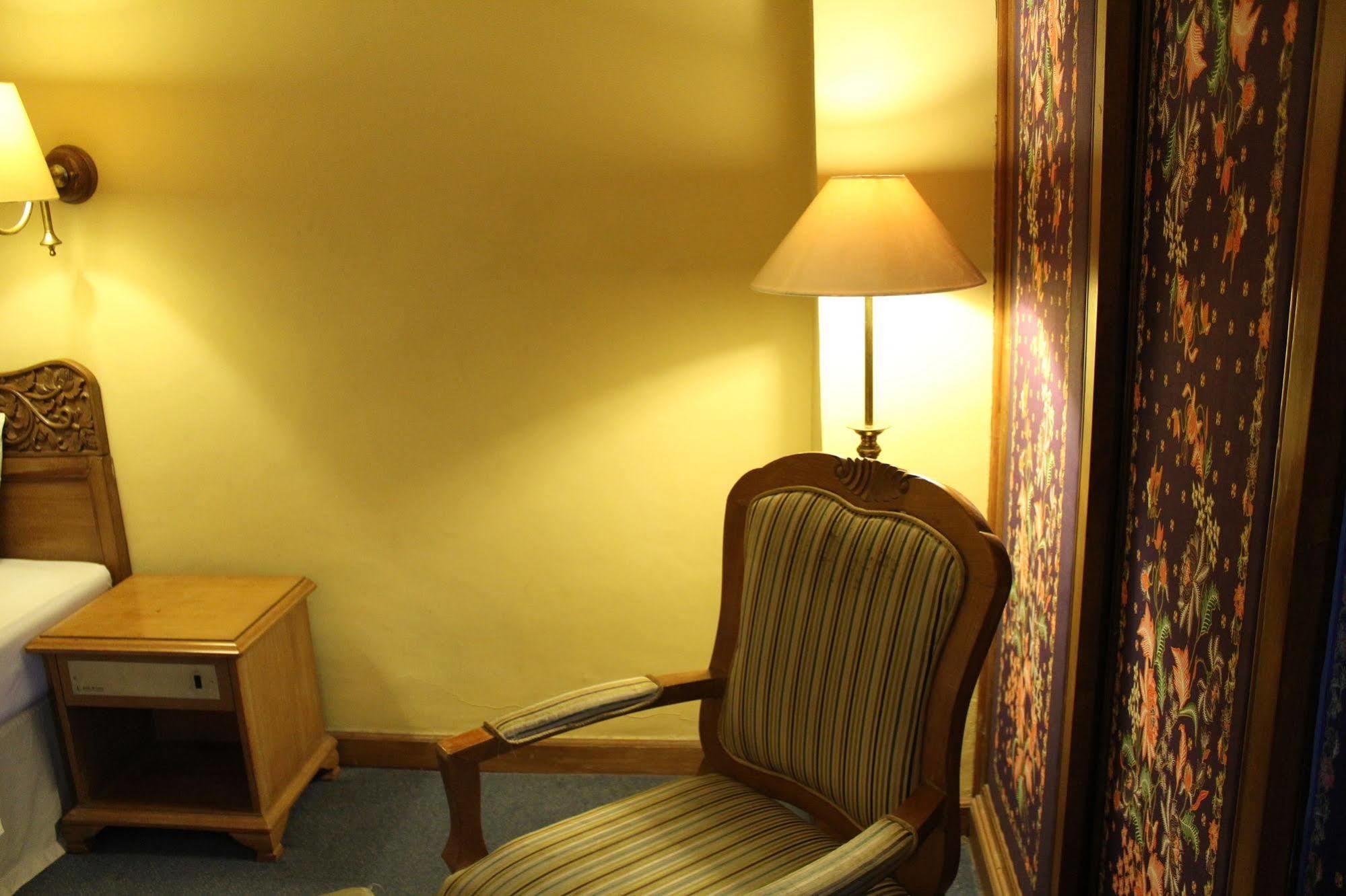 Hotel Mutiara Malioboro Γιογκιακάρτα Εξωτερικό φωτογραφία