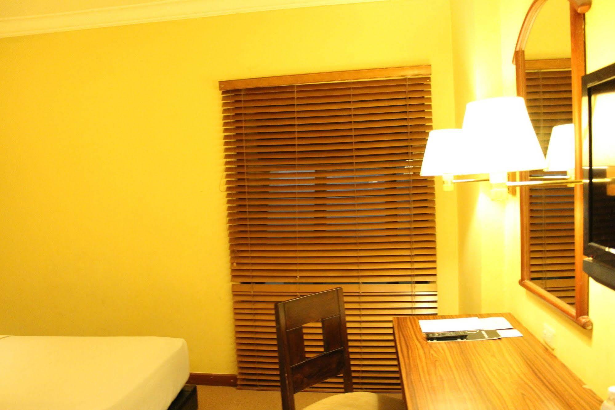 Hotel Mutiara Malioboro Γιογκιακάρτα Εξωτερικό φωτογραφία