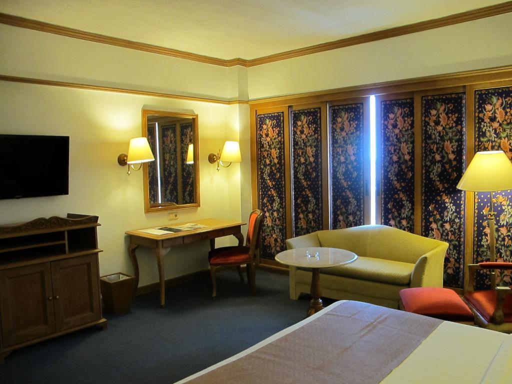 Hotel Mutiara Malioboro Γιογκιακάρτα Εξωτερικό φωτογραφία